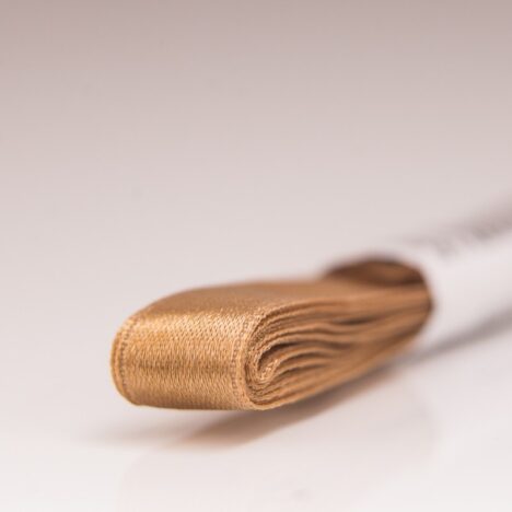 APAVU ŠŅORES PLAKANAS SATĪNA 12 MM