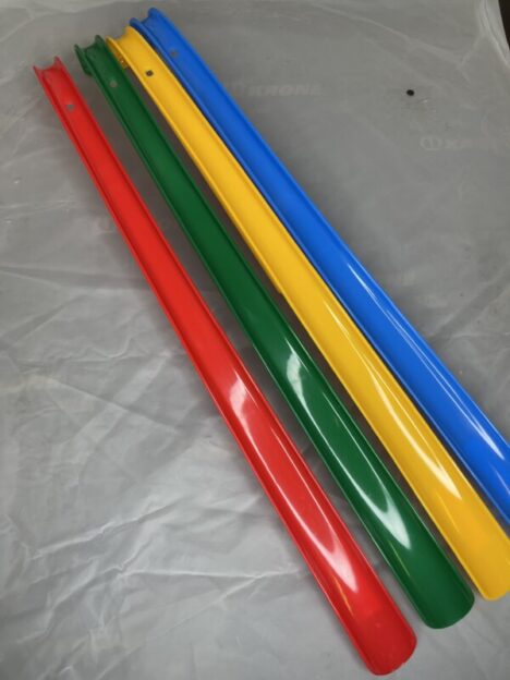 PLASTMASAS APAVU LĀPSTIŅAS 58 CM KRĀSAINAS